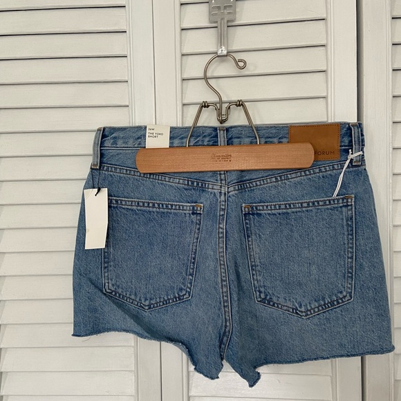 Brand new denim forum yoko jean shorts, size 26 - Picture 2 of 4